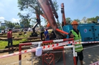 Công nhân gấp rút khắc phục sự cố bể ống cấp nước gây ảnh hưởng đến nhiều quận ở TP.HCM