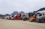 Rơ-moóc bị chủ hàng giữ lại Trung Quốc, 11 lái xe "ăn chực nằm chờ" ở cửa khẩu suốt 2 tháng 