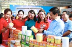 Quảng Bình: 200 phụ nữ huyện Lệ Thuỷ dự phiên chợ nông sản 8/3