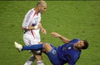 Tại sao Zidane lại húc đầu vào Materazzi?