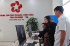 Cải cách hành chính ở Lâm Đồng: Người dân phải đăng kí tài khoản, thao tác khi làm việc tại bộ phận một cửa
