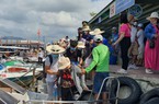 Du khách tham quan tour biển đảo Nha Trang đông nghịt