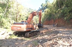 Hiện trường thi công đường dự án thuỷ điện Nước Long phá rừng tự nhiên phòng hộ ở Quảng Ngãi