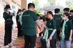 Một CLB do sinh viên lập ra, 14 năm bán bánh tráng, bán trái cây, bán quần áo cũ, góp nhặt tiền làm tình nguyện