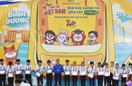 Trao 30 suất học bổng cho học sinh có hoàn cảnh khó khăn tại Bình Dương