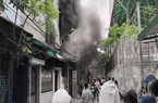 Clip NÓNG 24h: Khói lửa ngùn ngụt từ đám cháy nhà ở Hà Nội khiến bà và 3 cháu nội tử vong 