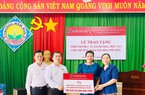 Agribank chi nhánh huyện Khánh Sơn trao tặng thiết bị phục vụ giảng dạy, học tập