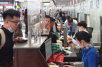 Vì sao Chính phủ không đồng ý bỏ trần giá vé máy bay?