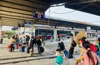Vé máy bay đắt đỏ, nhiều người tại TP.HCM đổi ý đi du lịch hè bằng tàu hoả