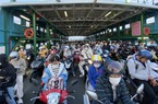 Ngày cuối đợt nghỉ lễ, phà Cát Lái kẹt cứng người và phương tiện, cửa ngõ phía Đông - Tây TP.HCM thông thoáng