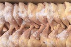 Người nuôi gia cầm trong nước lỗ thảm, vì sao doanh nghiệp vẫn nhập ồ ạt đùi gà, da gà?