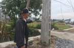 Mở rộng đường nhưng xã "quên" di dời đường điện khiến dân bất an, lo tai nạn giao thông
