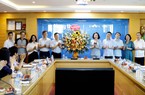 Đại diện lãnh đạo Thường trực BCH TƯ Hội Nông dân Việt Nam chúc mừng Báo điện tử Dân Việt tròn 13 tuổi