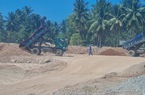 Bình Định: Múc đất không phép san lấp công trình phục vụ cao tốc, cán bộ đến nơi… phương tiện 'mất hút'