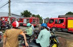 Cháy lớn ở xưởng gỗ TP.HCM, 10 xe cứu hỏa đến hiện trường ứng cứu

