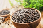 Nguồn cung cạn dần, giá tiêu vọt lên cao nhất 103.000 đồng/kg, tiêu đen tăng thêm 4.000 đồng/kg