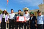 Chủ tịch UBND tỉnh Bình Định Phạm Anh Tuấn thăm người dân xã đảo Nhơn Châu