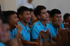 Đinh Xuân Tiến cùng các đồng đội hớn hở xem lại khoảnh khắc ghi bàn tại giải U23 Đông Nam Á 2023