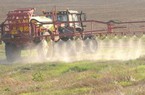 EU đề xuất gia hạn 10 năm giấy phép sử dụng thuốc diệt cỏ glyphosate