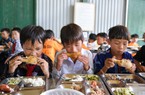 Vượt hơn 350km mang bữa cơm yêu thương về với học sinh vùng cao Lào Cai