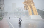 Đà Nẵng mưa trắng trời, nước từ cống phun lên như "vòi rồng"