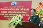 Đại tướng Ngô Xuân Lịch, nguyên Bộ trưởng Bộ Quốc phòng nhận Huy hiệu cao quý của Đảng