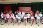 Hòa Bình: Trao 20 chiếc xe đạp cho học sinh có hoàn cảnh khó khăn