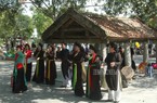 Hội “thau” giếng đền Cùng ở một làng quan họ cổ đất Bắc Ninh, tương truyền có đôi cá chép vàng