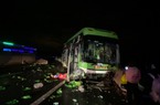 Xe khách giường nằm đâm dải phân cách trên cao tốc Dầu Giây - Phan Thiết, 1 người tử vong
