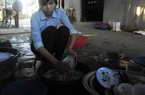 Bỏ nhà  đi làm thuê  để được học