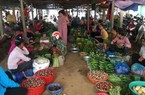Chùm ảnh: Đặc sắc chợ nông sản bán côn trùng làm thức ăn ở Tây Bắc