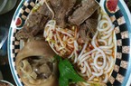 Tô bún bò Huế - món ăn ngon của người Việt tại Mỹ