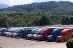 Vì sao hàng trăm xe thanh long tắc nghẽn ở cửa khẩu Lào Cai?