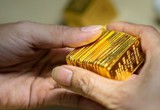 Một ngân hàng bán vàng giá 82,5 triệu đồng/lượng, "đắt" hơn 5,5 triệu so với giá vàng "bình ổn"