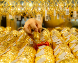 Giá vàng hôm nay 13/5: Vàng thế giới bật tăng, vàng SJC trong nước quay đầu giảm mạnh
