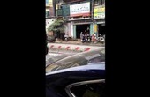 Thanh niên bị ô tô đâm và xe bus chèn qua tử vong thương tâm tại phố Lạc Trung
