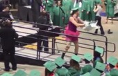 Những pha ''sảy chân'' trong ngày tốt nghiệp