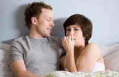 Truyện cười: Bắt chồng phải cấy bệnh... hôi nách