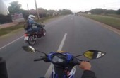 Nhóc Dream 125 khiến thanh niên EX150 thốn tận cùng khi lên 130km/h vẫn bám đít