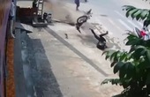 Xe máy gặp nạn kinh hoàng vì tránh người đi bộ sang đường