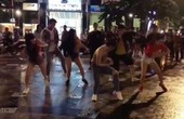 Dance cover "Quăng tao cái boong", "Shape of you" cực chất trên phố đi bộ Nguyễn Huệ