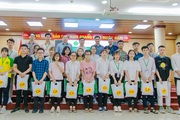 Học viện Nông nghiệp Việt Nam phối hợp với C.P tặng quà cho sinh viên khó khăn do Covid-19