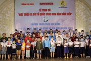 Trao 150 suất học bổng cho học sinh Tiền Giang