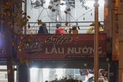Hà Nội: Nhiều hàng quán ở "vùng cam" hé cửa đón khách ăn uống, phớt lờ quy định phòng dịch Covid-19