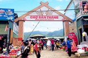 Rực rỡ sắc màu chợ phiên San Thàng