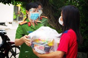 An Giang: Ấm áp "Phiên chợ 0 đồng" của Công an TP.Long Xuyên