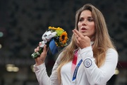 VĐV Olympic bán đấu giá HCB để gây quỹ từ thiện cho 1 cậu bé bị bệnh tim