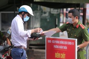 Hà Nội: Cán bộ công an canh chốt trực ở quận Đống Đa dương tính SARS-CoV-2