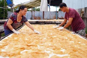 Đặc sản bánh khi chín cắn giòn đôm đốp ở Cà Mau có gì ngon mà khách đặt mua tới tấp?