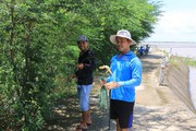 Vùng đất của những "kỳ nhân" chuyên săn con đặc sản "trốn mùng 5" trong mùa nước nổi Đồng Tháp
